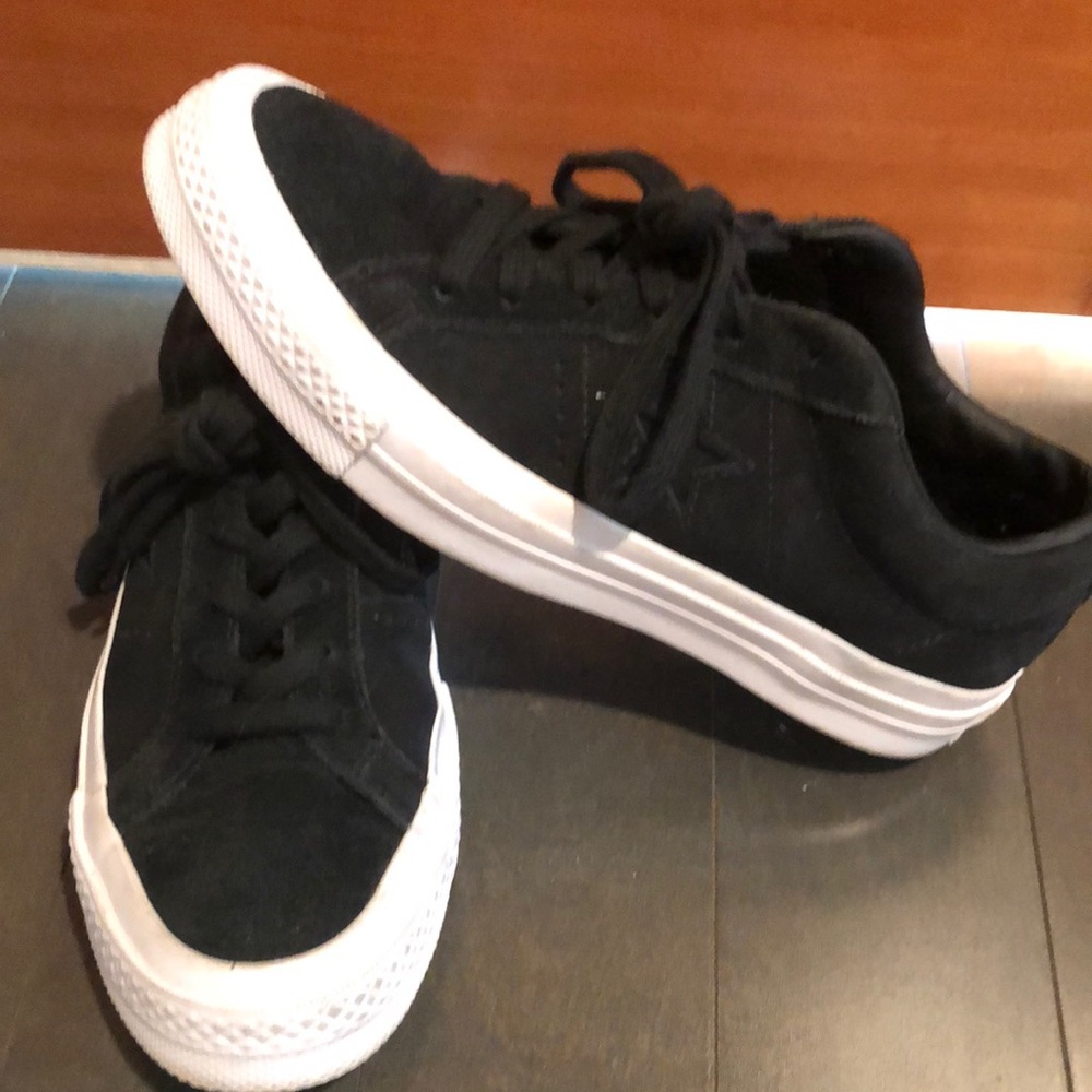 Converse black suede one star